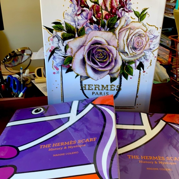 Hermès scarf History & Mystique. Coffee table book. - Picture 4 of 9